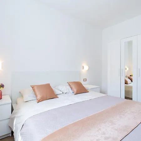 Gioia With Terrace Apartment