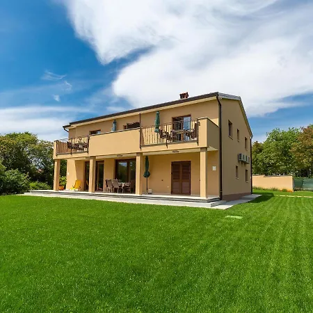 Gioia With Terrace Apartment *
