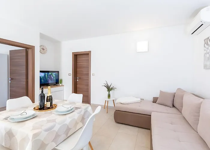 Gioia With Terrace Apartment *